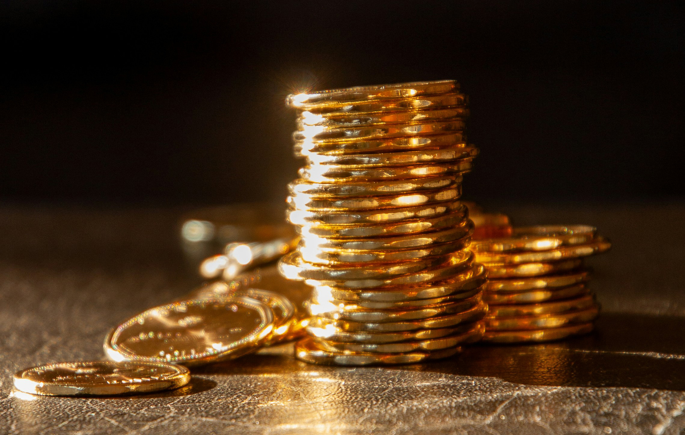 Monedas de oro apiladas